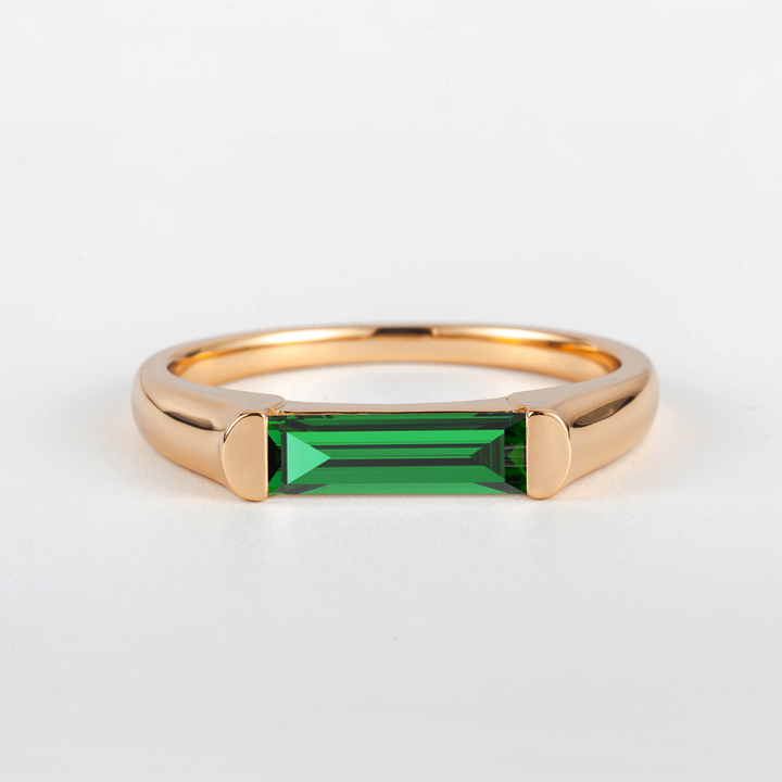 Satra Baguette Emerald  Ring