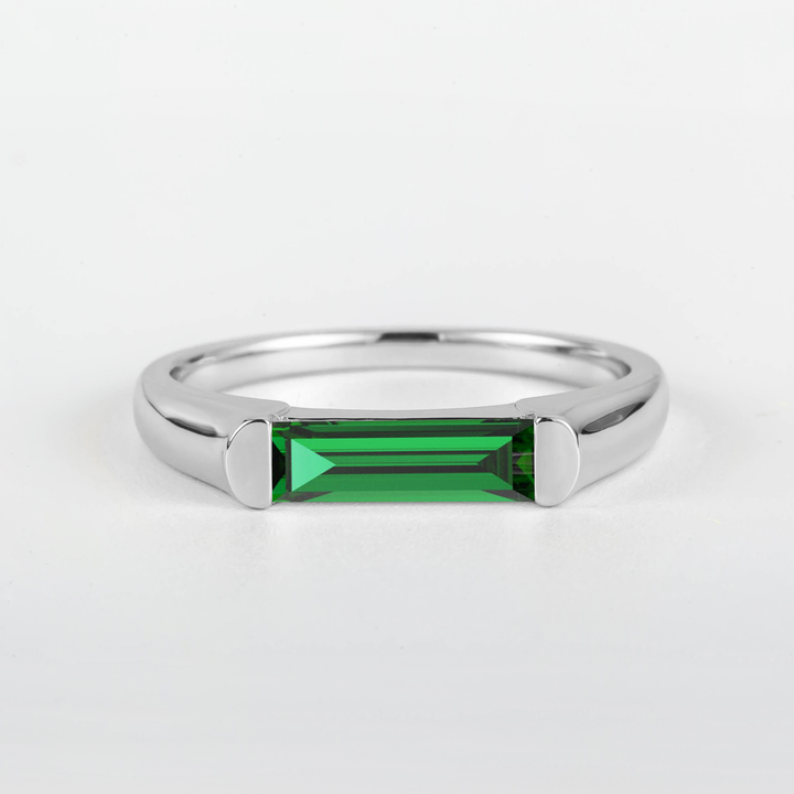 Satra Baguette Emerald  Ring