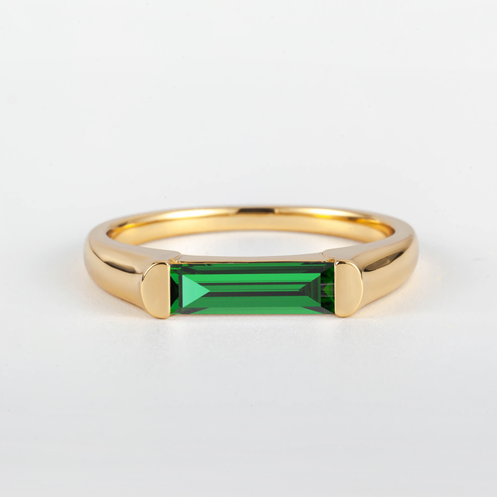 Satra Baguette Emerald  Ring