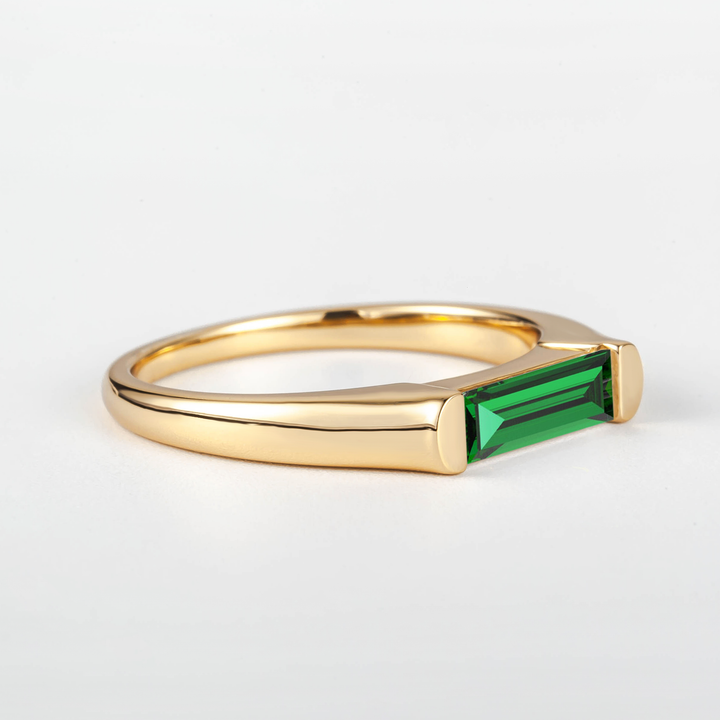 Satra Baguette Emerald  Ring