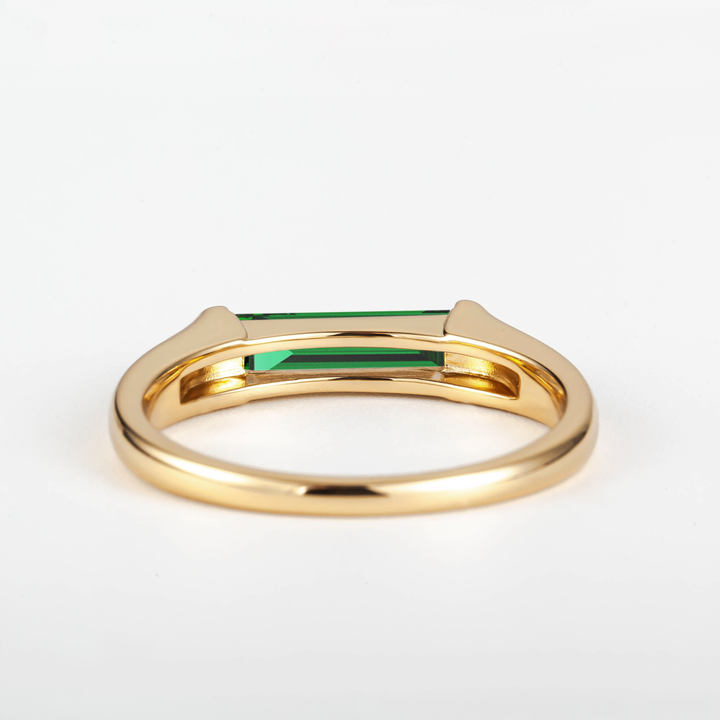 Satra Baguette Emerald  Ring