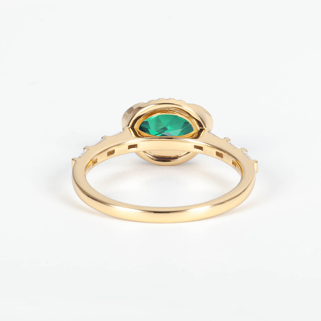 Satra Oval Emerald Diamond  Ring