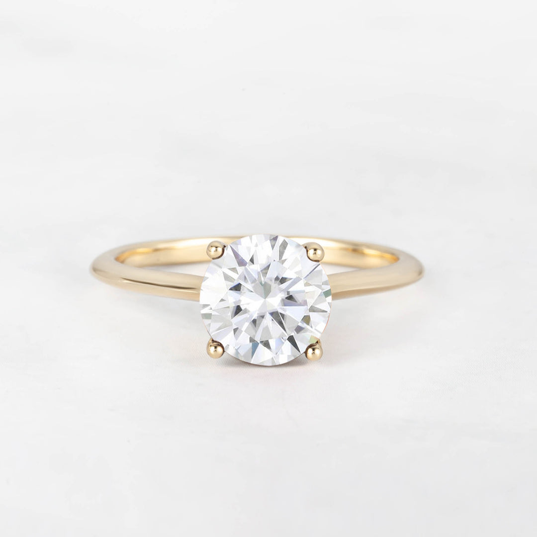 Pretti Round Moissanite Engagement Ring