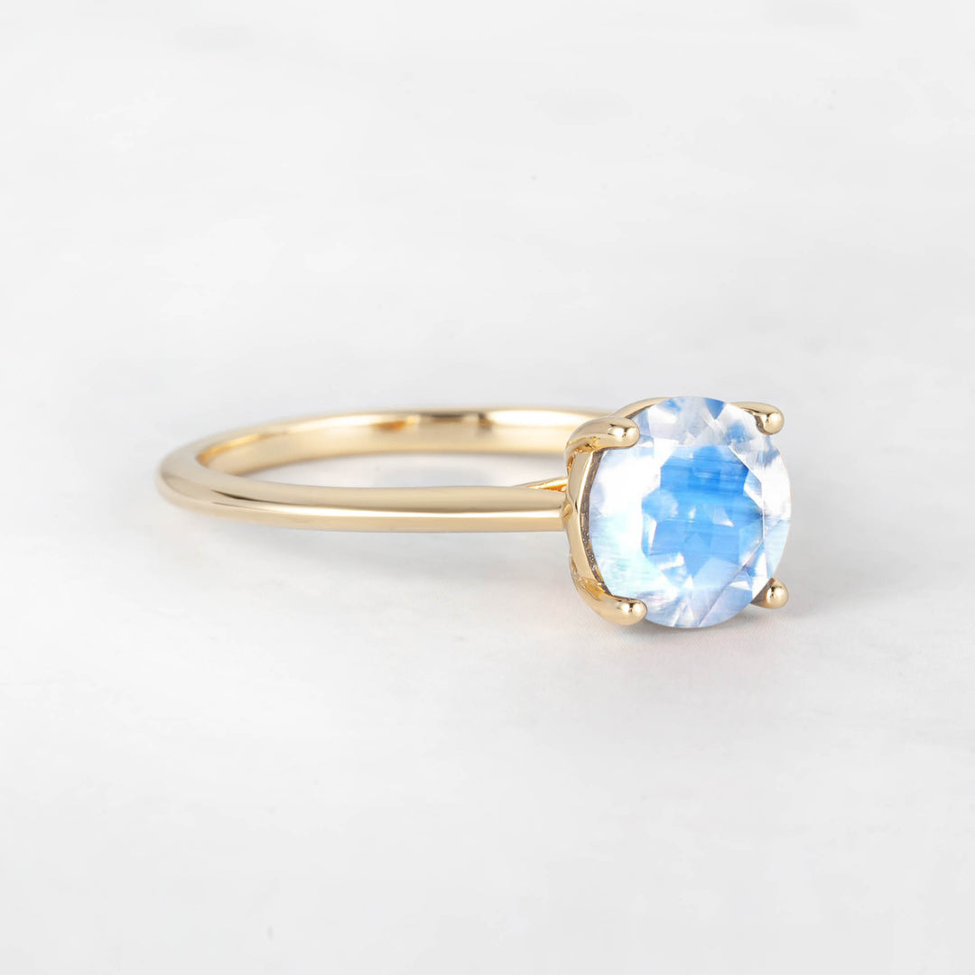 Pretti Round Moonstone Engagement Ring