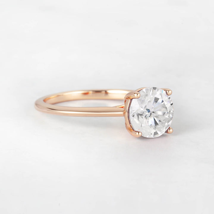 Pretti Round Moissanite Engagement Ring